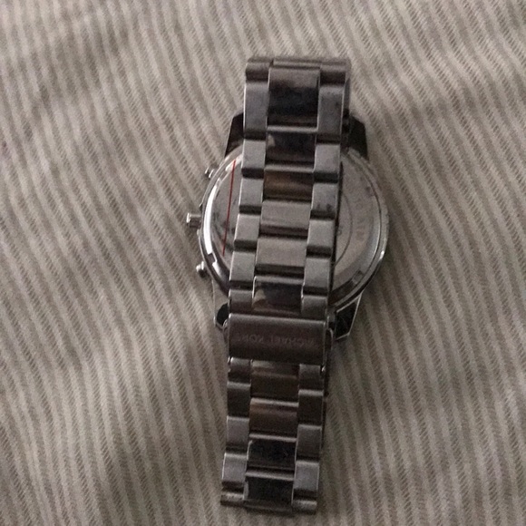 Watch - Picture 2 of 3